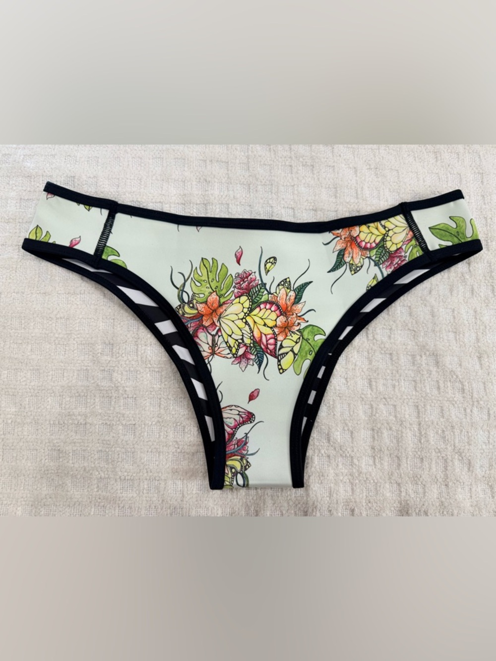 NWT Akela Surf Cheeky Bottom Reversible Bikini Bottom, size Large